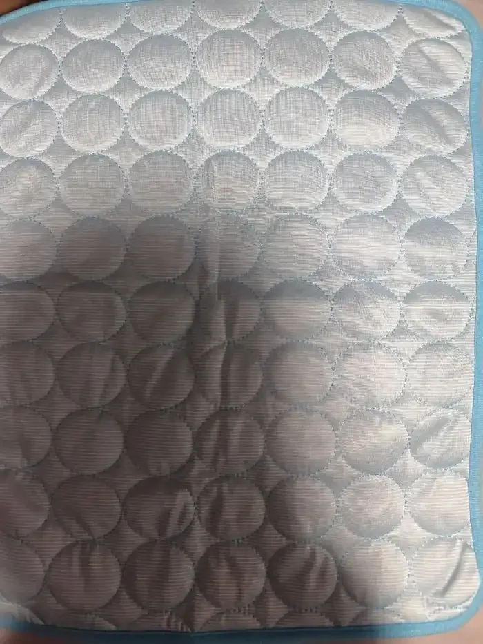 Tappetino refrigerante blu, foto di un acquirente